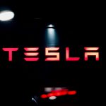 Tesla suspende pedidos da versão mais barata do Cybertruck e aposta em modelo premium